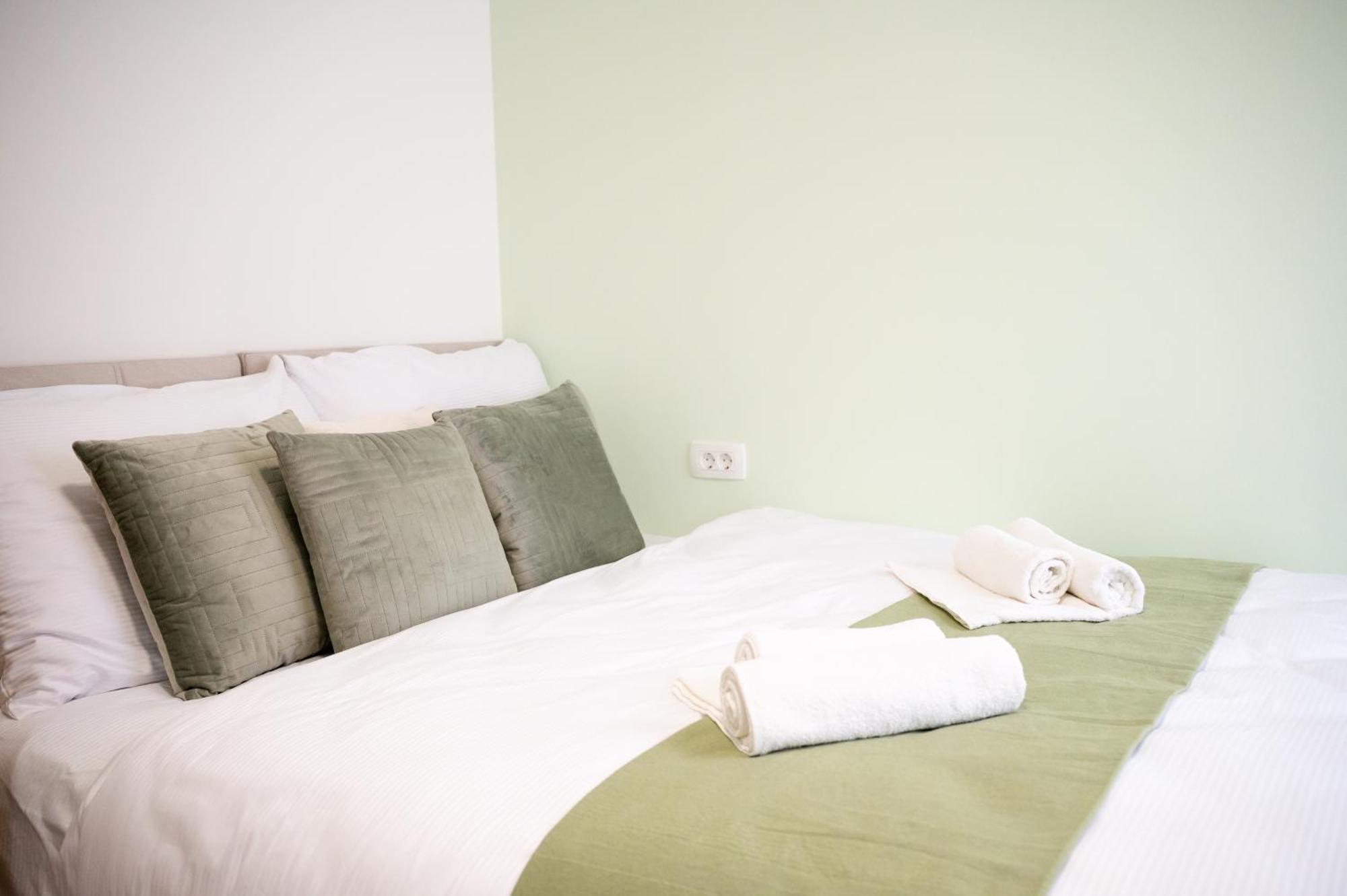 Lev Apartments Изола Екстериор снимка
