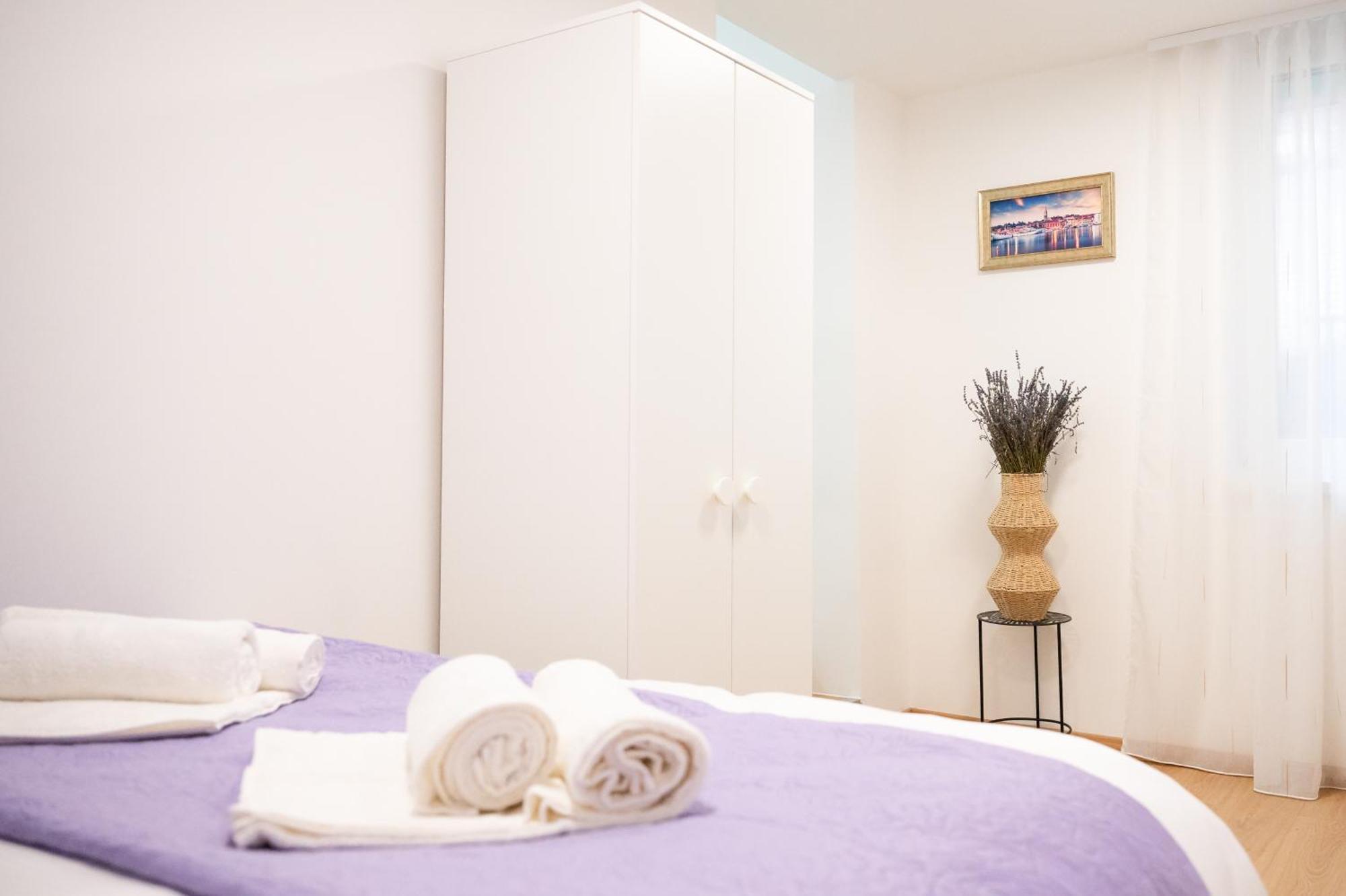 Lev Apartments Изола Екстериор снимка