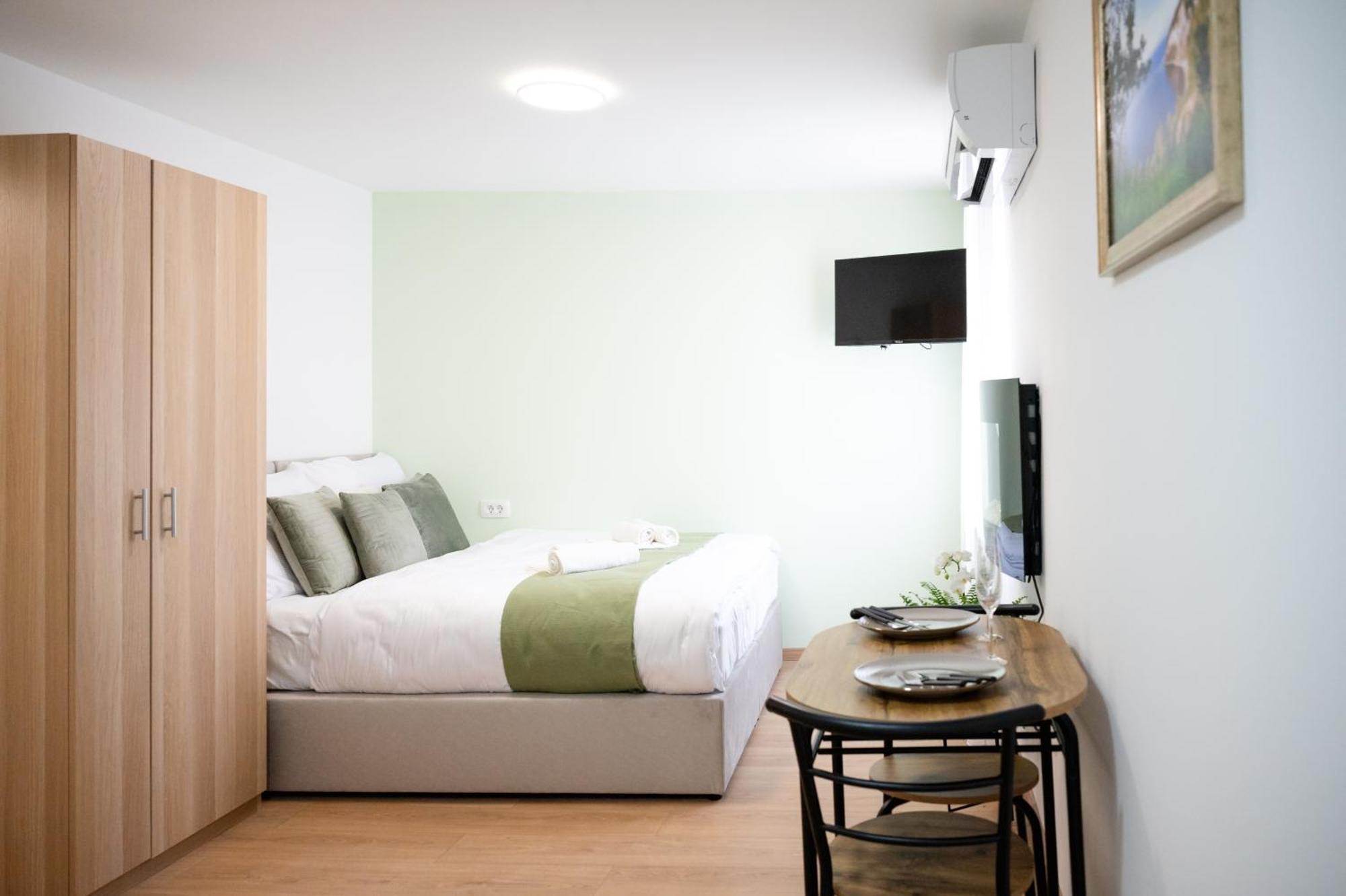 Lev Apartments Изола Екстериор снимка