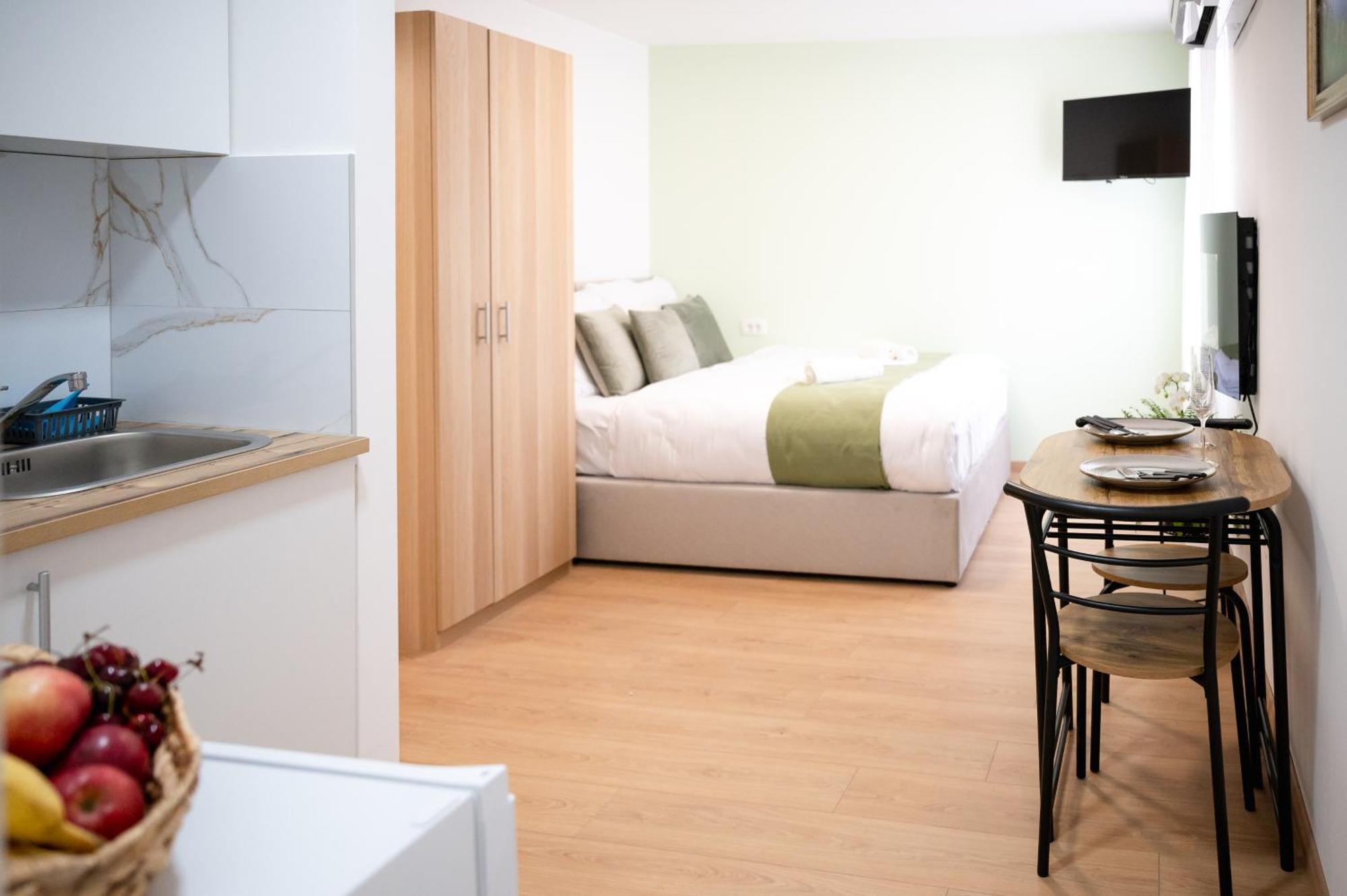 Lev Apartments Изола Екстериор снимка