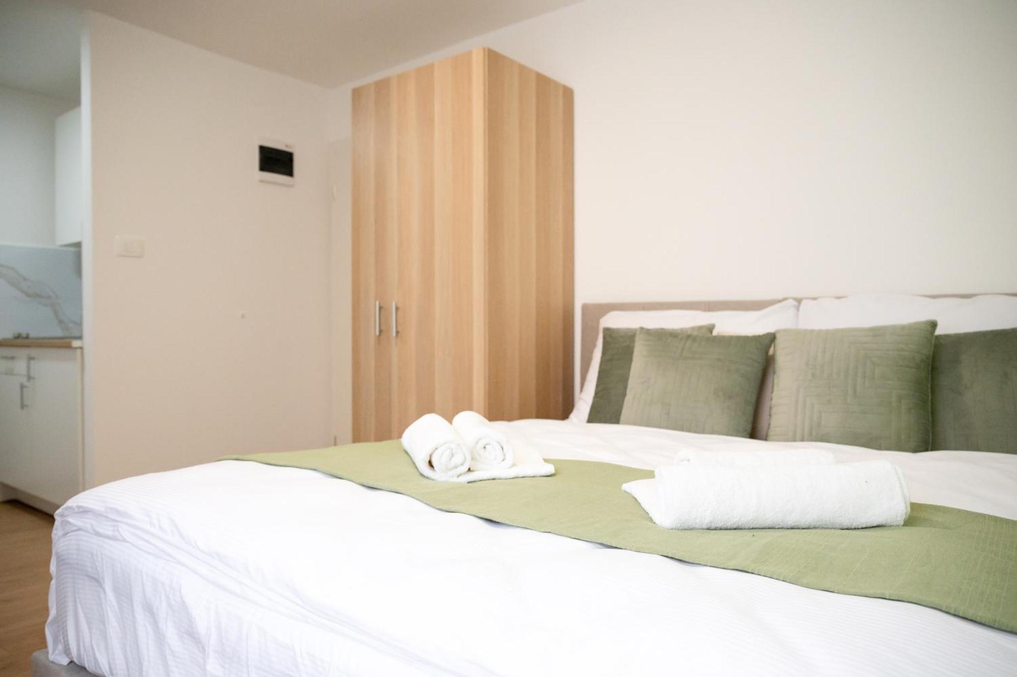 Lev Apartments Изола Екстериор снимка