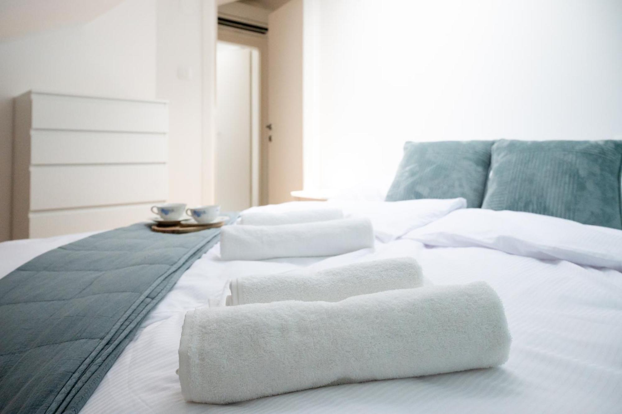 Lev Apartments Изола Екстериор снимка
