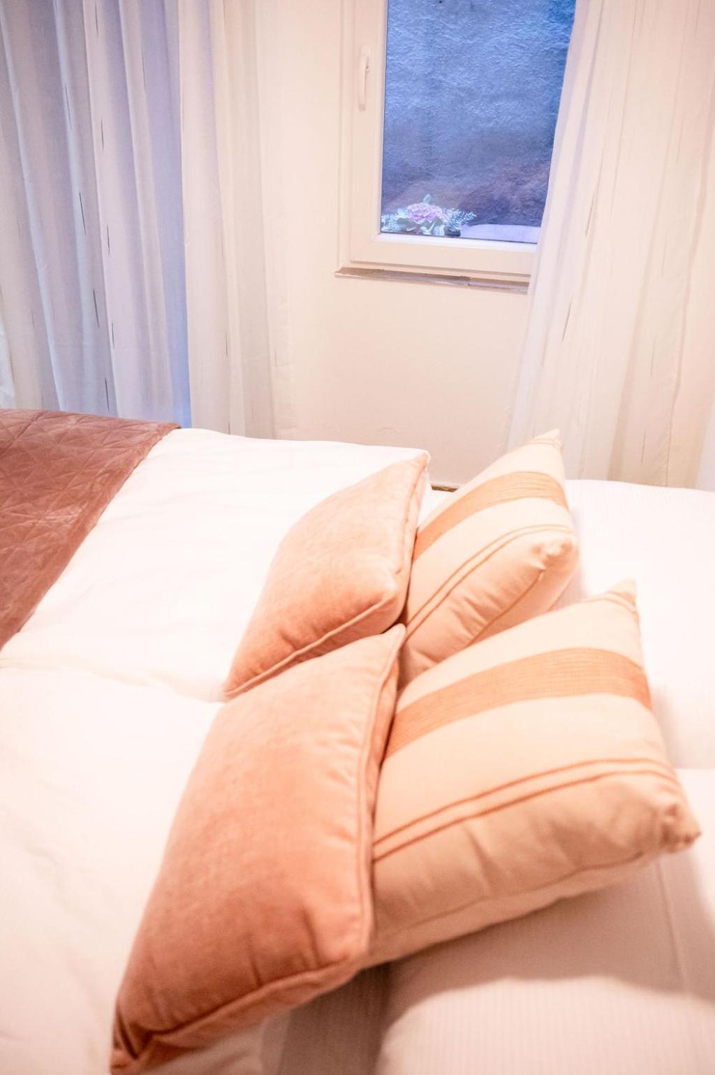 Lev Apartments Изола Екстериор снимка